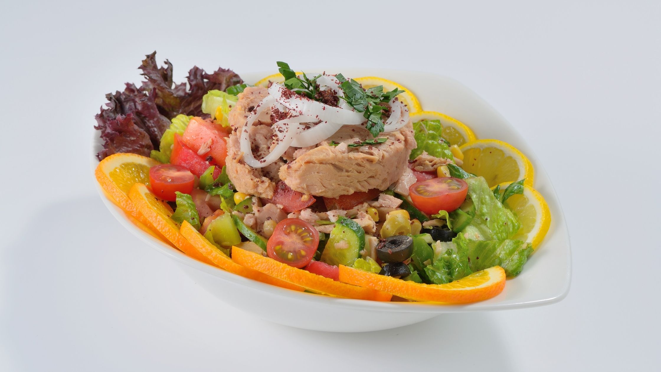 ton balıklı renkli salata